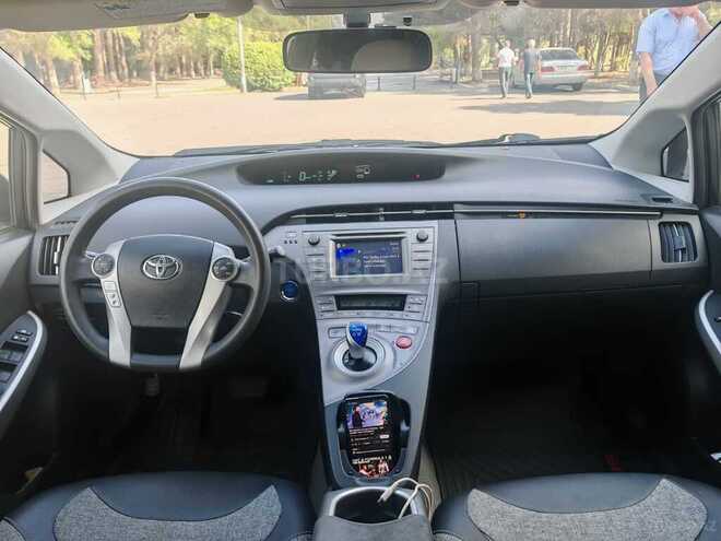 Toyota Prius-16