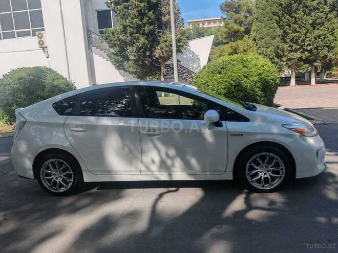 Toyota Prius-5