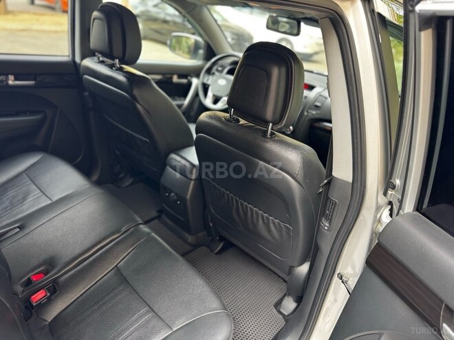 Kia Sorento-13