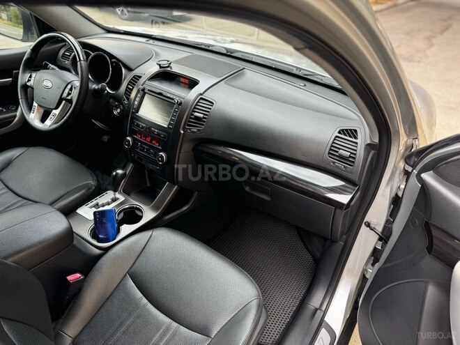 Kia Sorento-14
