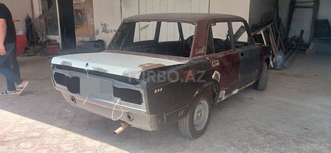 LADA (VAZ) 2107 2000, 200,000 km - 1.6 l - Salyan