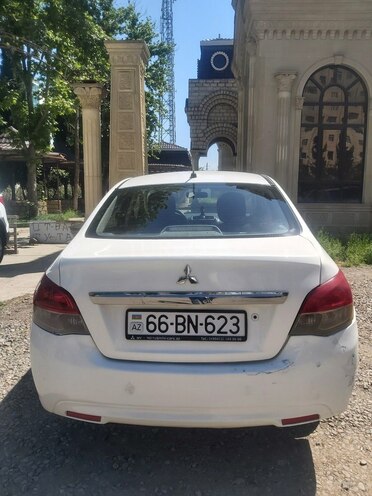Mitsubishi Attrage 2015, 350,000 km - 1.2 l - Bakı