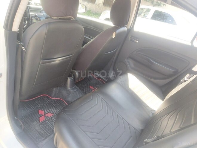 Mitsubishi Attrage 2015, 350,000 km - 1.2 l - Bakı