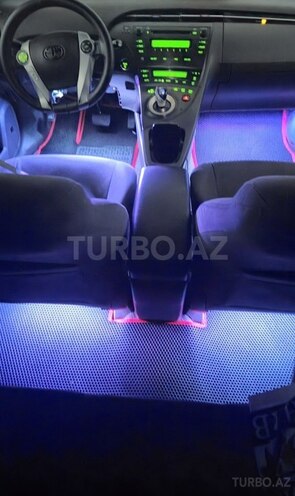 Toyota Prius-4