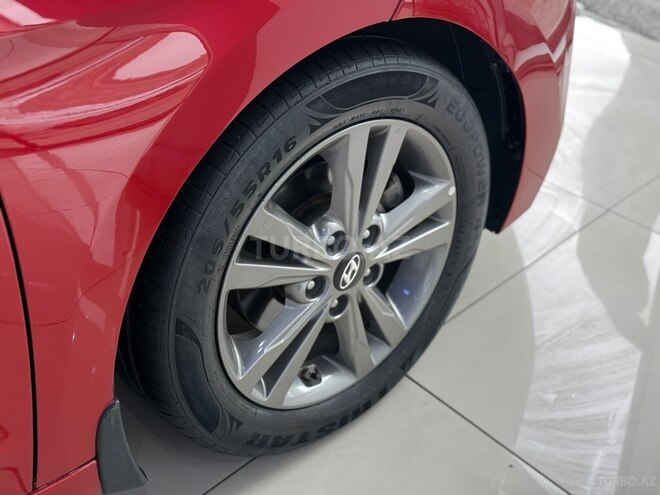 Hyundai Elantra-26
