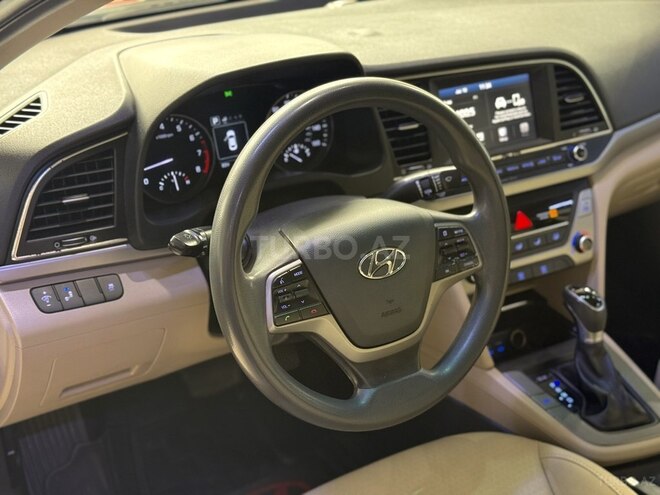 Hyundai Elantra-14