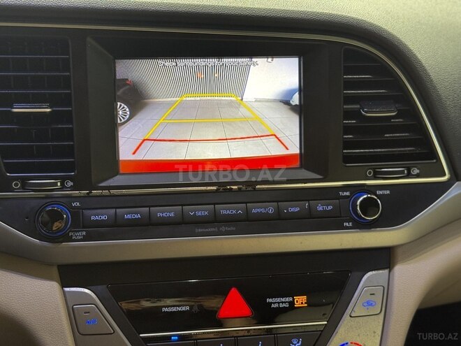 Hyundai Elantra-21