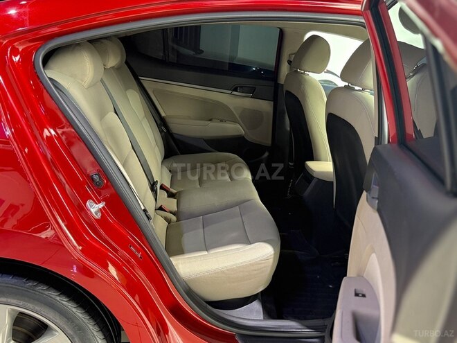 Hyundai Elantra-20