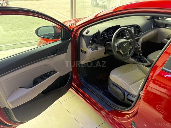 Hyundai Elantra-10