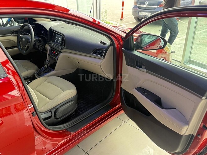 Hyundai Elantra-17