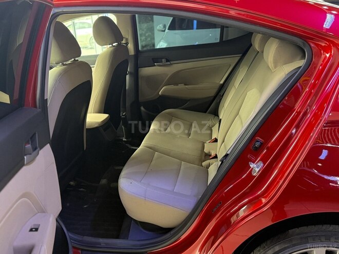 Hyundai Elantra-13