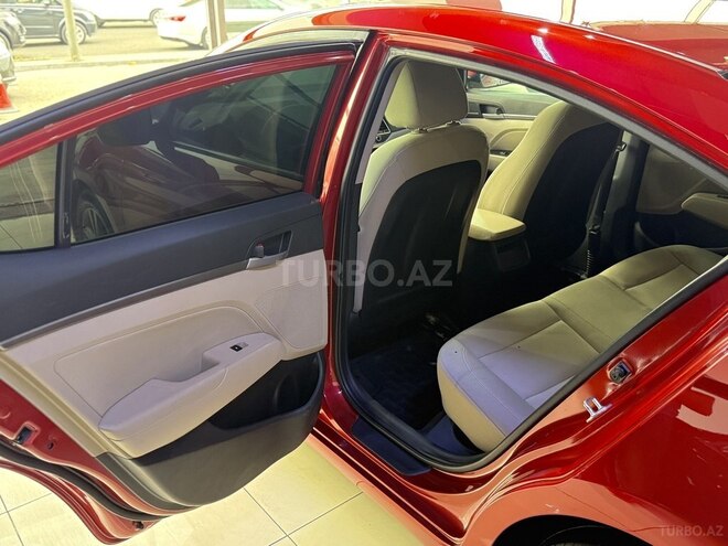 Hyundai Elantra-12
