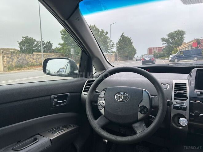 Toyota Prius-12