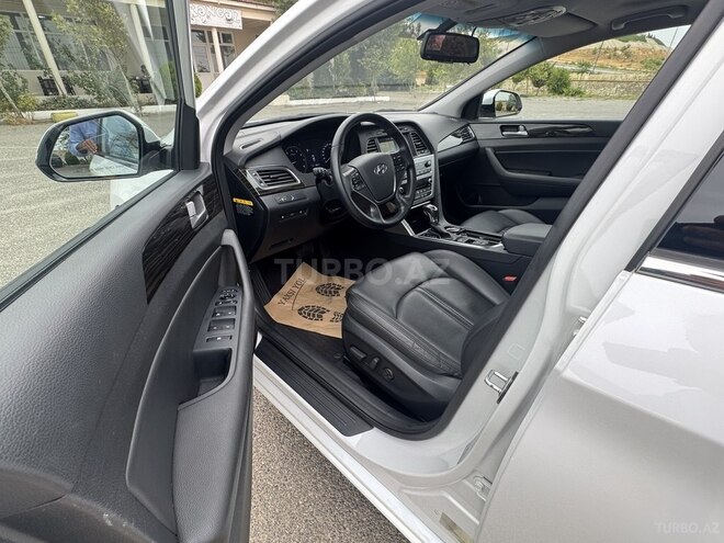 Hyundai Sonata-13