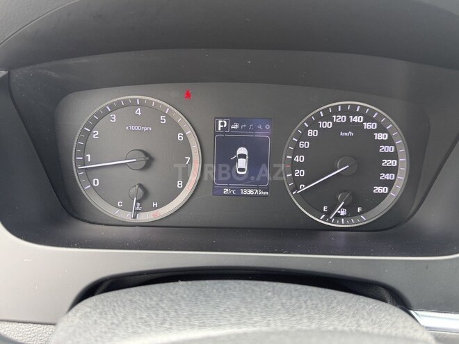 Hyundai Sonata-15