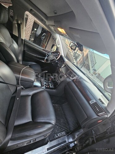 Lexus LX 570-11