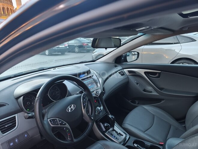 Hyundai Elantra-5