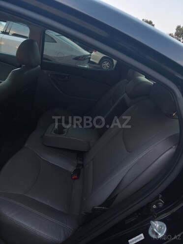 Hyundai Elantra-3
