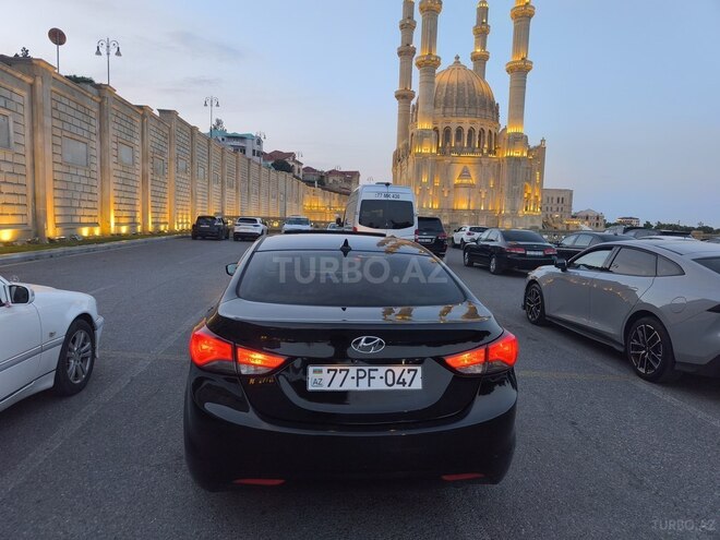 Hyundai Elantra-8