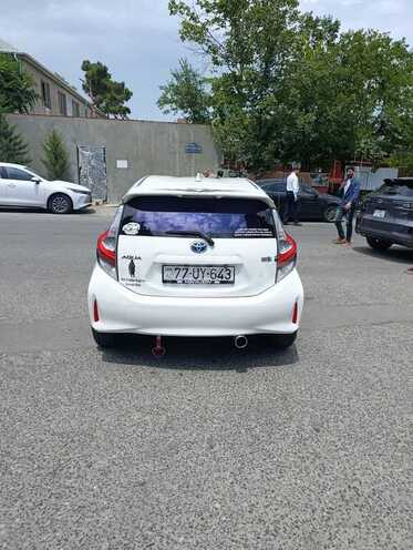 Toyota Aqua-2
