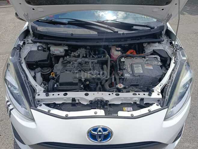 Toyota Aqua-8