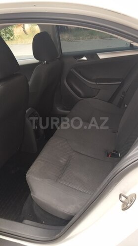 Volkswagen Jetta-8