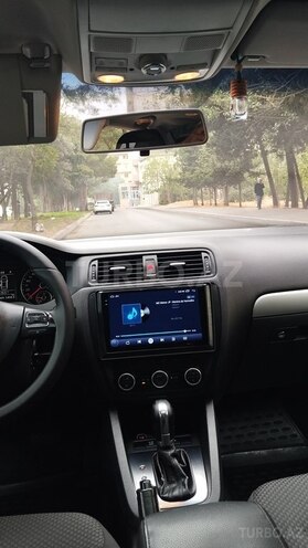 Volkswagen Jetta-11