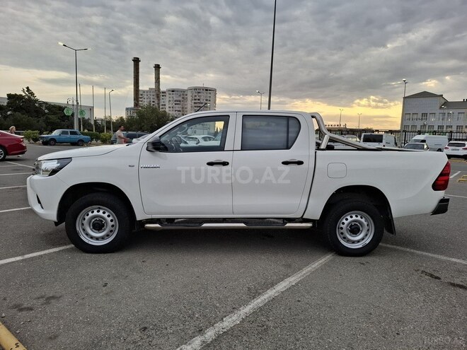 Toyota Hilux 2018, 292,000 km - 2.4 l - Bakı