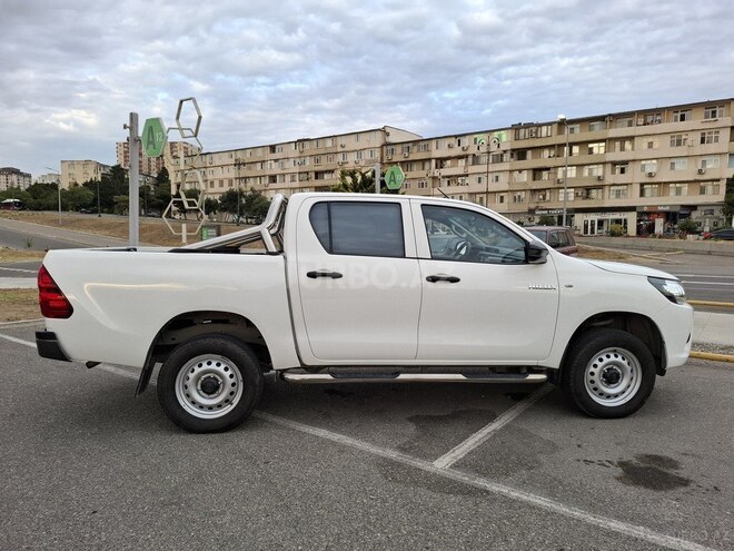 Toyota Hilux 2018, 292,000 km - 2.4 l - Bakı