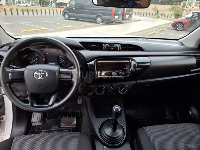 Toyota Hilux 2018, 292,000 km - 2.4 l - Bakı