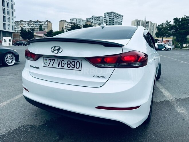 Hyundai Elantra-4