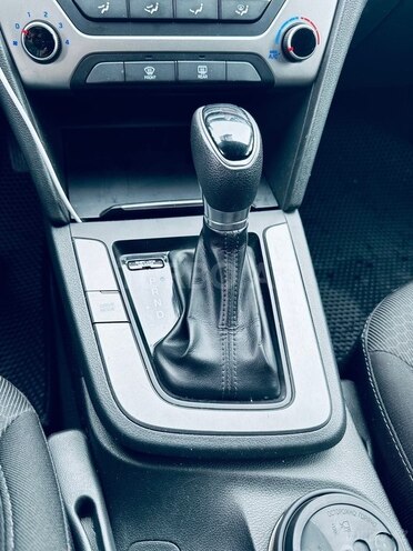 Hyundai Elantra-14