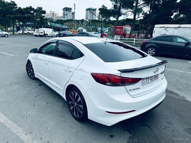 Hyundai Elantra-5