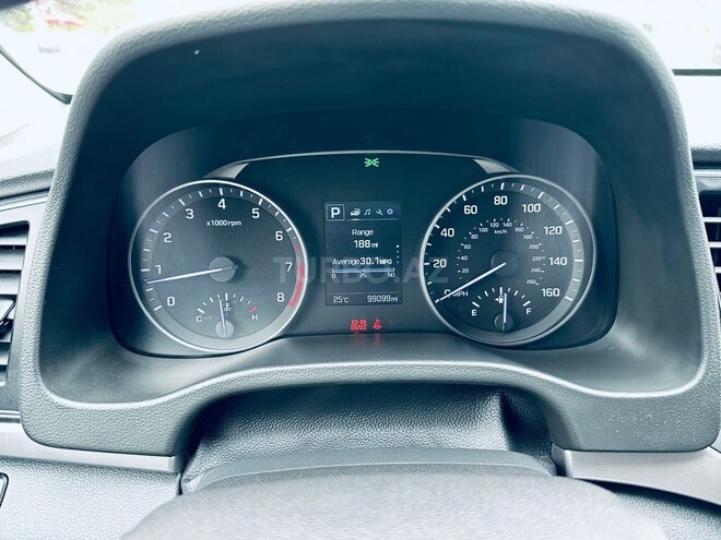 Hyundai Elantra-13