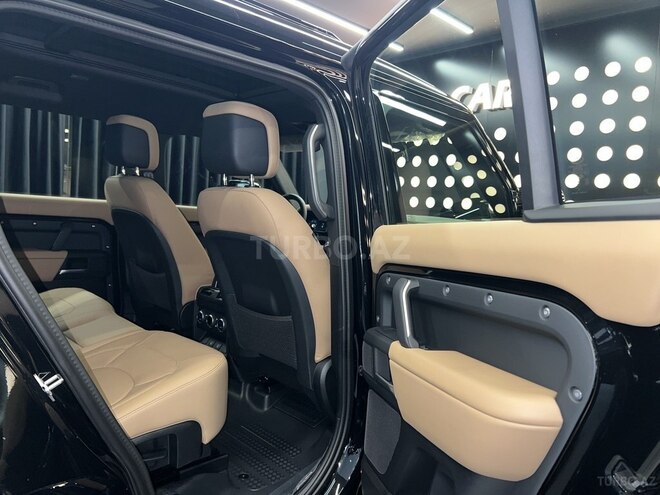 Land Rover Defender-10
