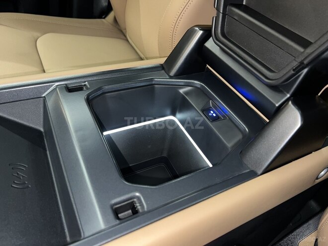 Land Rover Defender-18