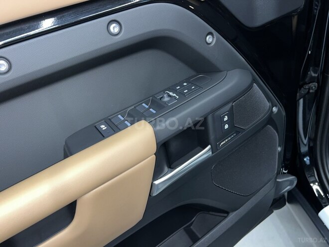 Land Rover Defender-17