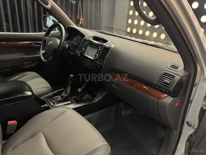 Toyota Land Cruiser Prado-12