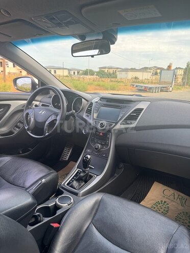 Hyundai Elantra-19