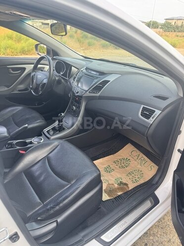 Hyundai Elantra-14