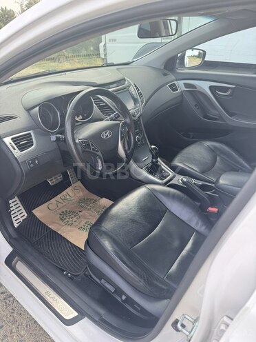 Hyundai Elantra-17
