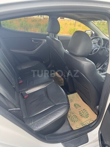 Hyundai Elantra-18