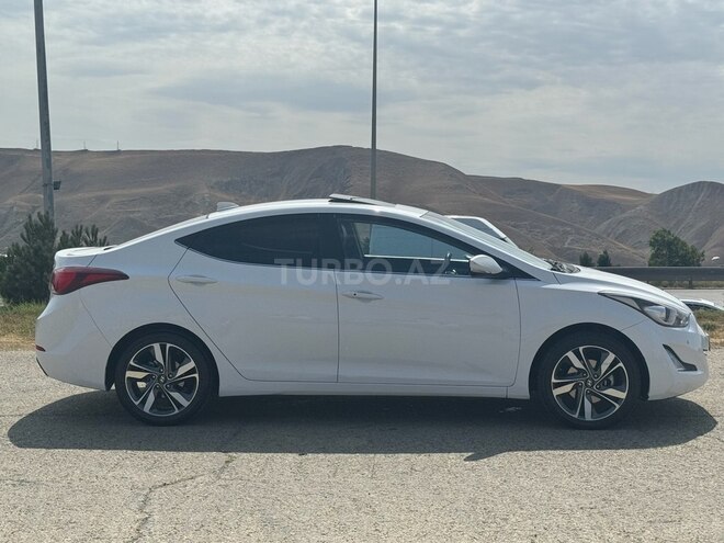 Hyundai Elantra-11