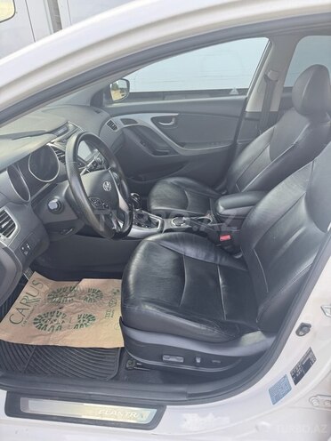 Hyundai Elantra-16