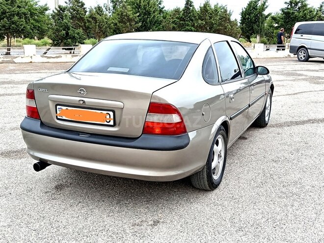 Opel Vectra-4