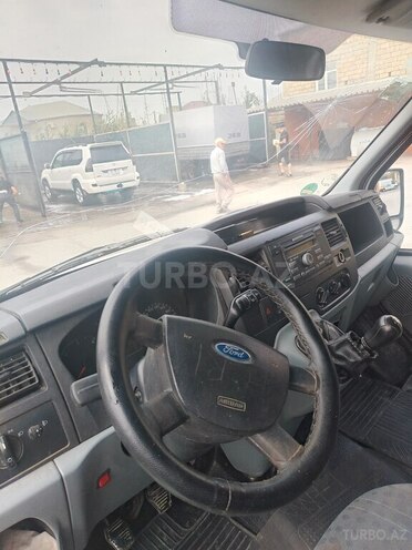 Ford Transit-4