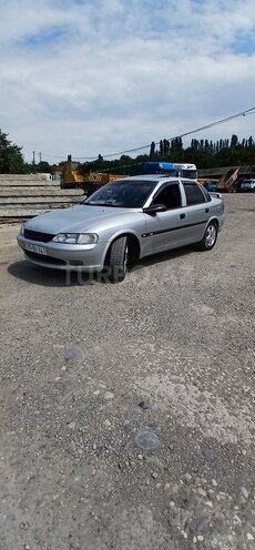 Opel Vectra 1998, 340,000 km - 1.8 l - Quba