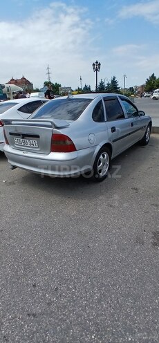 Opel Vectra 1998, 340,000 km - 1.8 l - Quba