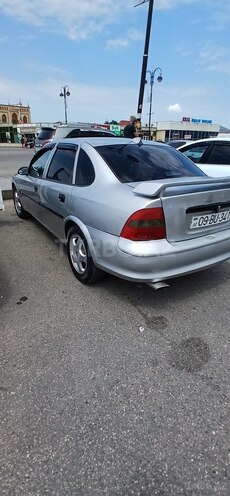 Opel Vectra 1998, 340,000 km - 1.8 l - Quba