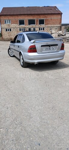 Opel Vectra 1998, 340,000 km - 1.8 l - Quba